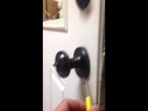 how to remove door knob