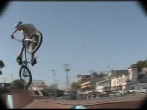 BMX BIKES TRICKS STUNTS CRASHES