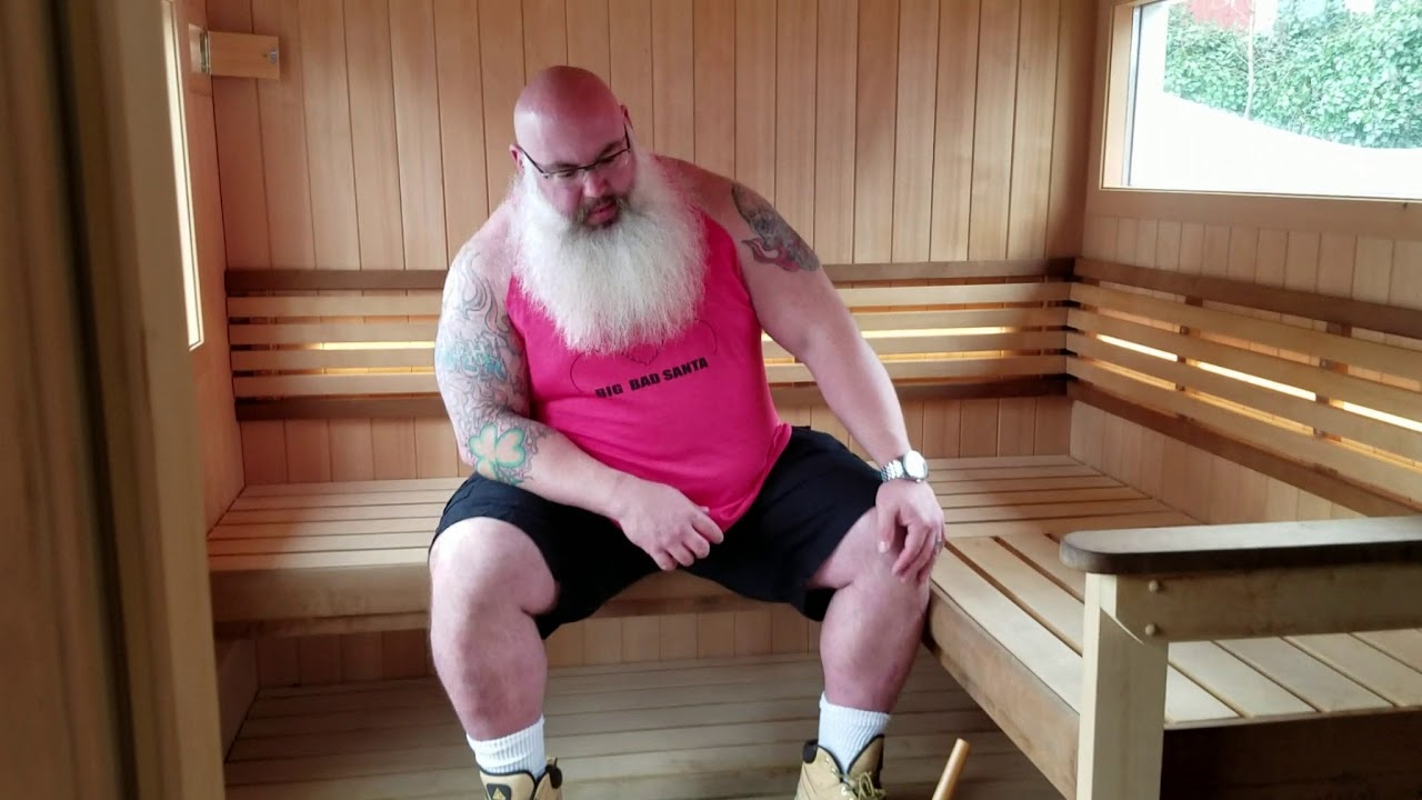 finnleo: big bad santa takes a sauna
