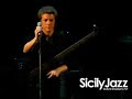 kyle eastwood ha calcato le orme del padre, attore e vincitore d'oscar, clint eastwood. 

ma kyle non ha scelto la via del cinema, bens� quella della musica. 

da talentato contrabassista qual�, kyle costruisce al propria carriera su quella che era stata la prima grande passione del padre, il jazz! 

il giovane bassista � gi� abituato al successo: basta sottolineare il suo importante contributo alle musiche di due film pluripremiati come 