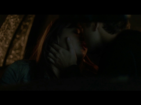 Hailee Steinfeld kiss in Edge of Seventeen