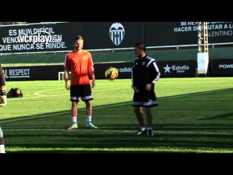 Valencia CF: Piatti exhibe su toque en el entrenamiento matinal