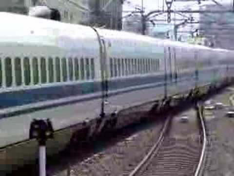 700系新幹線(AMBITIOUSJAPAN!ロゴ付)通過風景
