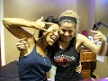 alejandra guzman en el shop despues de hacerle el tatuaje en el cuello, la tipa es una maza, divina :)