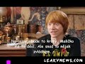 Harry potter and the half-blood prince sneak peek po česku:o)Omlouvám se, že jsou někdy titulky špatně čitelné, pořád jsem nemohla trefit tu správnou barvu.Taktéž se omlouvám za někdy jen přibližný překlad, oni někdy opravdu hrozně melou!:o)Každopádně si to užijte!Nevlastním nic z filmu Harry Potter a Princ dvojí krve