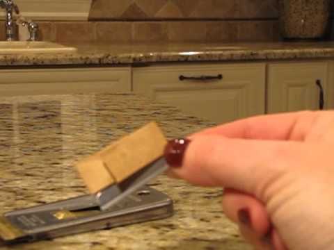 Simple instructions for changing blade in a straight utility razor