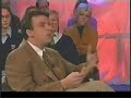 Presentador descojonándose