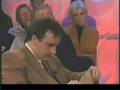 Presentador descojonándose