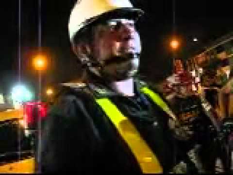Un policía dejó que un auto se estacione sobre una ciclovía