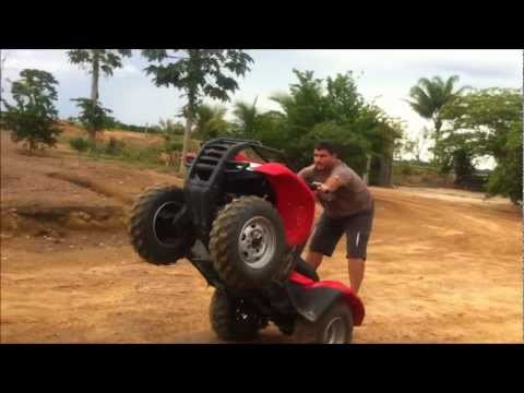quadriciclo - Esse video vai para quem curti um pouquinho de adrenalina no quadriciclo!!! Ae galera tem esses novos vídeos tbm!!! http://www.youtube.com/watch?v=_IUhcUMUEf...