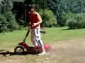 Petan krosí zahradu 2 Petan krosí zahradu 2