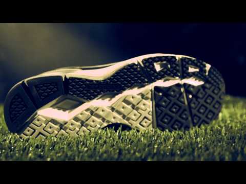 The New Balance 1000 Baseball Shoe