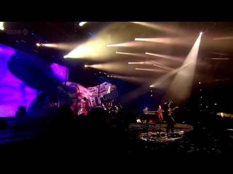 living life - Playlist: http://tinyurl.com/Coldplay-Glastonbury Coldplay live performance at Glastonbury Festival, Pilton, UK, June 25, 2011 http://www.coldplay.com http:/...