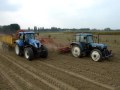 van vugt maren-kessel aardappelsrooien 2009 new-holland T7030 en new-holland 8340