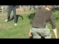 bulk en de wulk vechten het uit op de gooi manier  ..3 idiots fighting!
