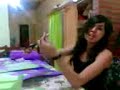 Chicas trabajando(?) en los carteles de Lina xD