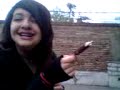 una emo comiendo helado