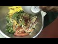 Shredded mango, cucumber, cabbage & lettuce with spicy tamarind dressing