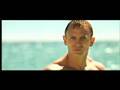 James Bond komt uit het water