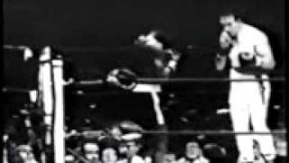 Dick Tiger wins WBA title 1965