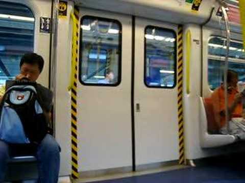 港鐵(前九鐵)SP-1900(千九)列車開門