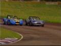 videos de Rob Austin flies over the chicane Ginettas at Thruxton 2004