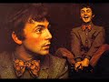 je vais, je viens, je fais trois pirouettes...  je ne peux m'emp�cher, en �coutant cette chanson, de penser � remy bricka qui aurait pu interpr�ter ce titre.