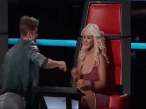 Christina Aguilera didn't wanna Kiss or hug Justin Bieber on The Voice! April 17th