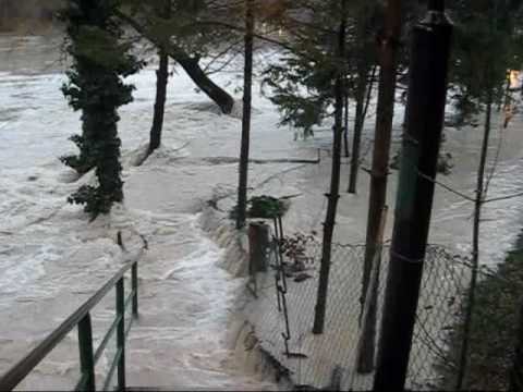 Poplave-Most na Soci.wmv