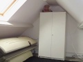 Op een mooie, rustige woonlocatie, aan een groot plantsoen, is deze goed onderhouden en modern afgewerkte 2/1 kapwoning met grote garage gelegen. De woning b...