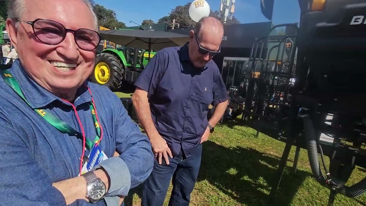 Na Agrishow 2026, Edilson Maia apresentou o Bisturi Canavieiro para Beto Artioli