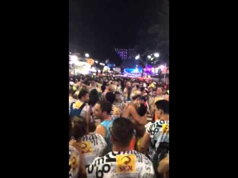 Beijo no carnaval pegação total