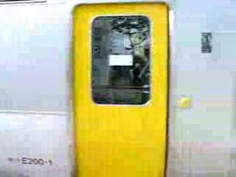 ＪＲ東日本キハＥ２００形ハイブリット車（甲斐小泉）