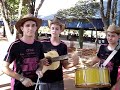 Ai eu beboai eu bebobebo pa caraibebo pa caraibebo pa caraiAi eu beboai eu bebobebo pa caraibebo pa caraibebo pa caraiToda vez que a gente brigaela diz que vai emboraAquela mala me assustapronta do lado de foraQuando a gente quebra o pausempre eu sei que ela saiFico doido de saudadeai eu bebo pa carai...Ai eu beboai eu bebobebo pa caraibebo pa caraibebo pa caraiAi eu beboai eu bebobebo pa caraibebo pa caraibebo pa caraiDe repente ela voltatoda cheia de alegriaNem parece que a gentebrigou naquele diaEu boto a mala pra dentroe pra cama a gente vaiE depois de tanto 