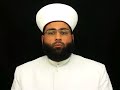 إن منكري التوسل يقولون : لماذا تجعلون واسطة بقولكم اللهم إني أسألك بعبدك فلان ؟ الله لا يحتاج إلى واسطة، يقال لهم : الواسطة قد تأتي بمعنى المعين والمساعد وهو محال بالنسبة إلى الله تعالى، وأما الواسطة بمعنى السبب فالشرع والعقل لا ينافيه، فالله تعالى هو خالق الأسباب ومسبباتها، وجعل الأدوية أسبابا للشفاء، وهو خالق الأدوية وخالق الشفاء بها، كذلك جعل الله تعالى التوسل بالأنبياء والأولياء  سببا لنفع المتوسلين، ولولا أن التوسل سبب من أسباب الانتفاع ما علم رسول الله صلى الله عليه وسلم الأعمى التوسل به، ثم الله تعالى هو خالق التوسل وخالق النفع الذي يحصل به بإذن اللهن فالتوسل بالأنبياء والأولياء من باب الأخذ بالأسباب. والمؤمن الذي يتوسل بالأنبياء والأولياء لا يعتقد أن كونهم وسطاء بينه وبين الله بمعنى أن الله يستعين بهم في إيصال النفع للمتوسل أو أنه لا يستقل بذلك، بل يراهم أسبابا جعلها الله لحصول النفع بإذنه. فإن قالوا لم تجعلون وسائط بينكم وبين الله، ولم لا تطلبون حاجاتكم من الله من غير واسطة ؟ فالجواب أن كلامهم هذا لا معنى له، لأن الشرع رخّص للمؤمن بين أن يطلب من الله حاجته بدون توسل وبين أن يطلب حاجته مع التوسل، فالذي يقول : اللهم إن أسألك بنبيك، أو بجاه نبيك، أو نحو ذلك، فقد سأل الله، كما أن الذي يقول : اللهم إني أسألك كذا وكذا قد سأل الله، فكلا الأمرين سؤال من العبد ربه، وكلاهما داخل تحت حديث 