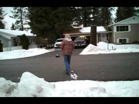 traxis - jims new traxis 4x4 playing in the snow jumping it, some pretty good air.