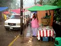 Aguacero en la glorieta Chapalita