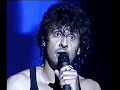 sonu nigam gets kissed while performing live