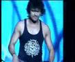 Sonu Nigam gets Kissed while Performing Live