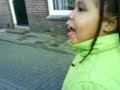 Lopend van school naar huis met Kiné