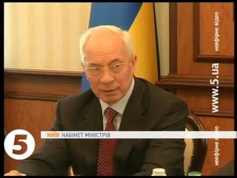 Азаров зустрівся з журналістами, що піікетували сьогодні під Кабміном