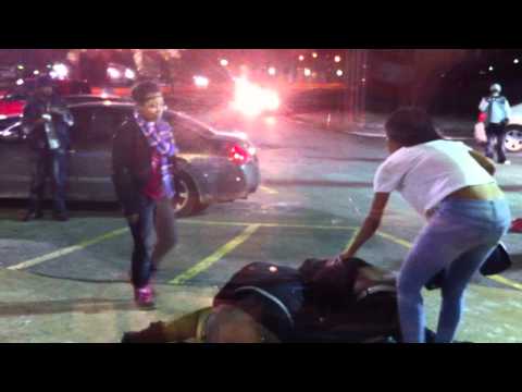 Drunken Black Women Fighting in front of White Castle Dolton, IL.MOV