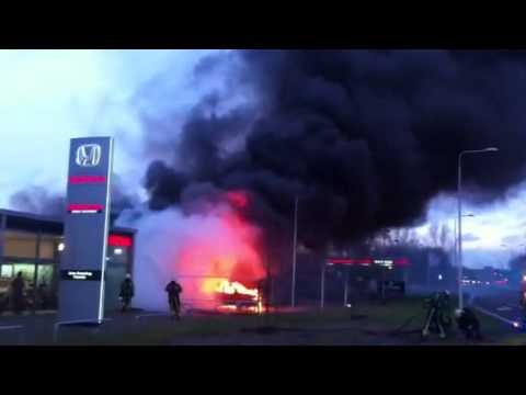Uitslaande brand in een autowasserette in Amelo