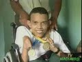 Este video e uma reportagem apresentada pelo programa Fantastico da Rede Globo de Televisao em 02-MAR-2008 sobre o estudante brasileiro Ricardo Silva - deficiente, pobre, habitante do sertao nordestino, que mesmo com acesso restrito a educacao se tornou campeao brasileiro de Olimpiada de Matematica e Astronomia. Um exemplo de perseveranca e forca de vontade. Prova de que o Brasil tem futuro, independente da demagogia e populismo de seus governantes.