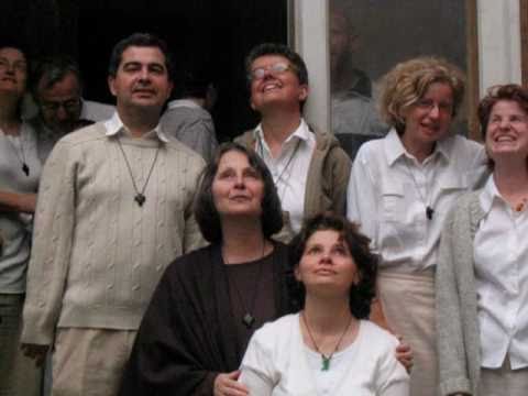 Komunity - Ze života, misie a spirituality Komunity Chemin Neuf. Hudba je z autorské dílny členů Komunity.