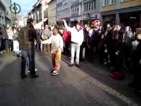 Straßenkünstler in der Fußgängerzone