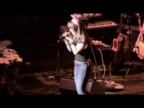 rachele - Rachele Lynae performs
