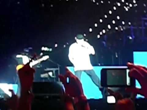 EMINEM PERFORMS AT VOODOO FESTIVAL
