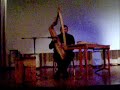 Stein spiller norsk harpe Stein spiller norsk harpe