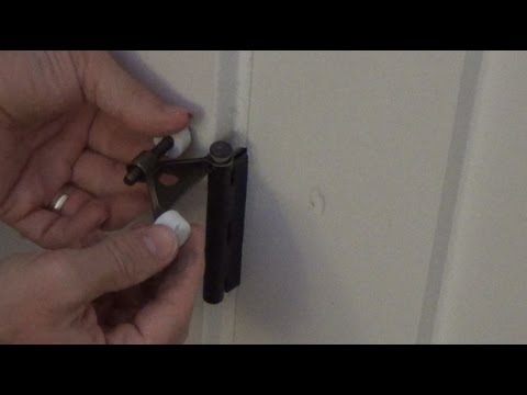 how to put hinges on a door